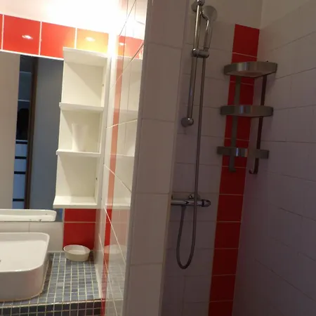Mezzanine Avec Balcon Piscine Apartmán